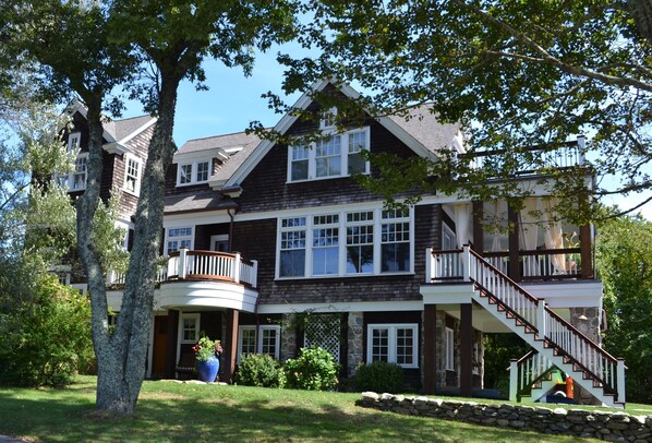 True Cottage Charm With All The Comforts and Expansiveness