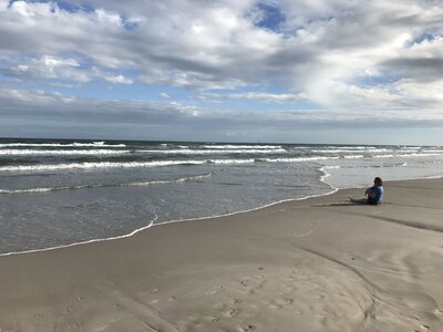 Enjoy the sunlight , Love the Beach