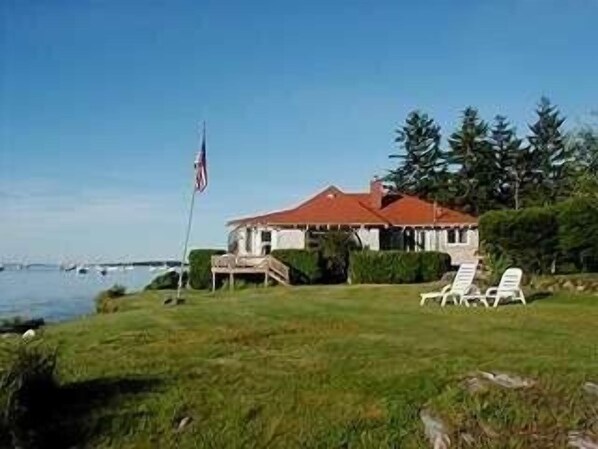 Larger Cottage overlooking Potts Harbor