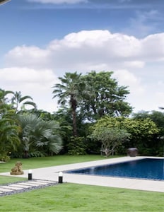 WONDERFUL MAUI BEACH HOME PRIVATE POOL/YARD