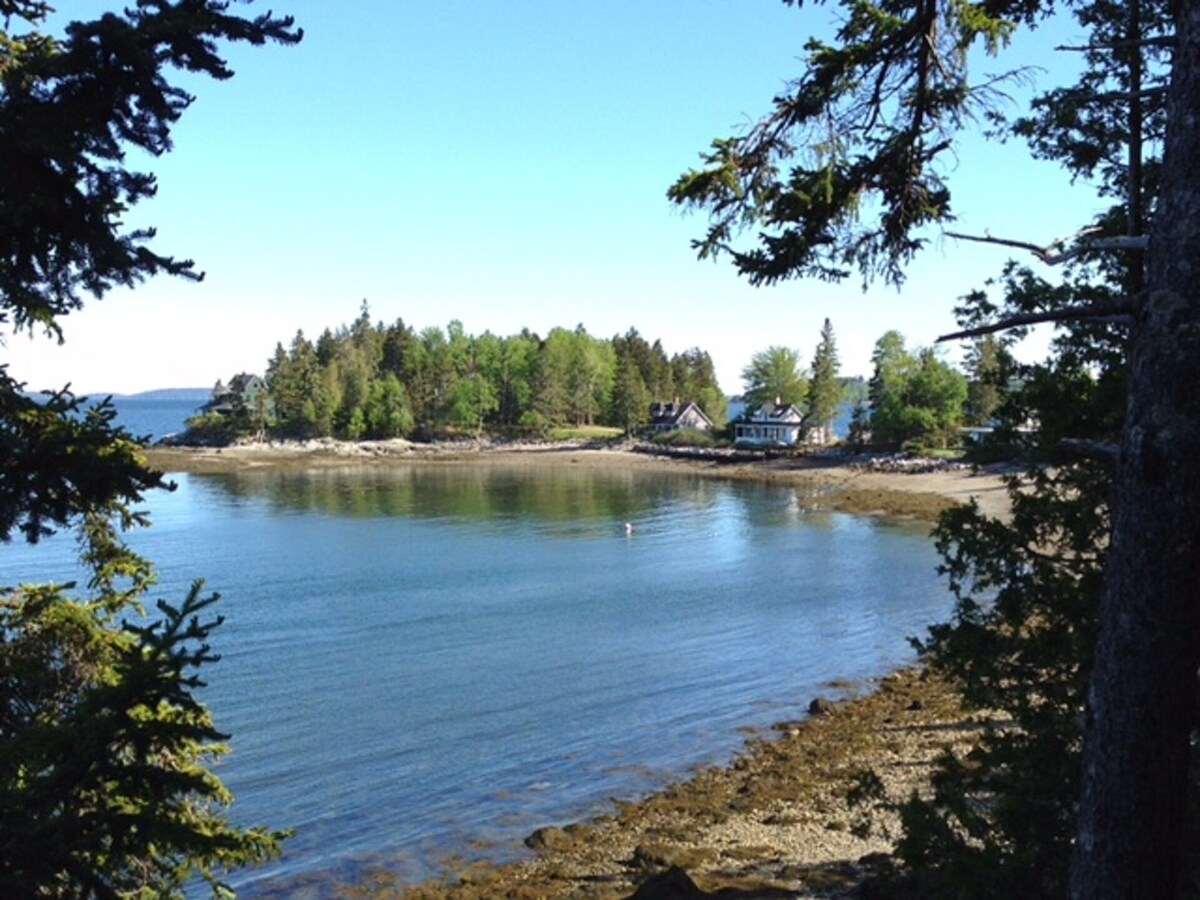 ~ Peaceful And Quaint Family Cottage On An Island In Maine ~