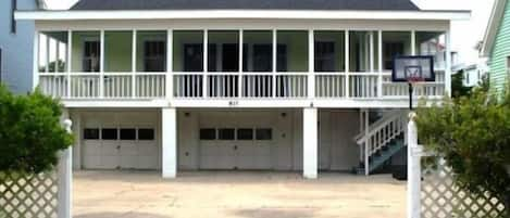 Cozy beach house on the Isle of Palms