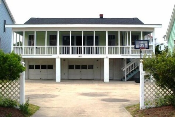 Cozy beach house on the Isle of Palms