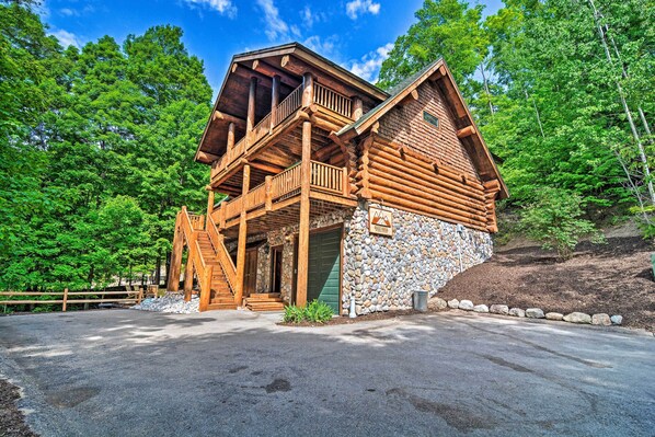 Our massive home beckons to large groups and accommodates 16+ guests with ease. 