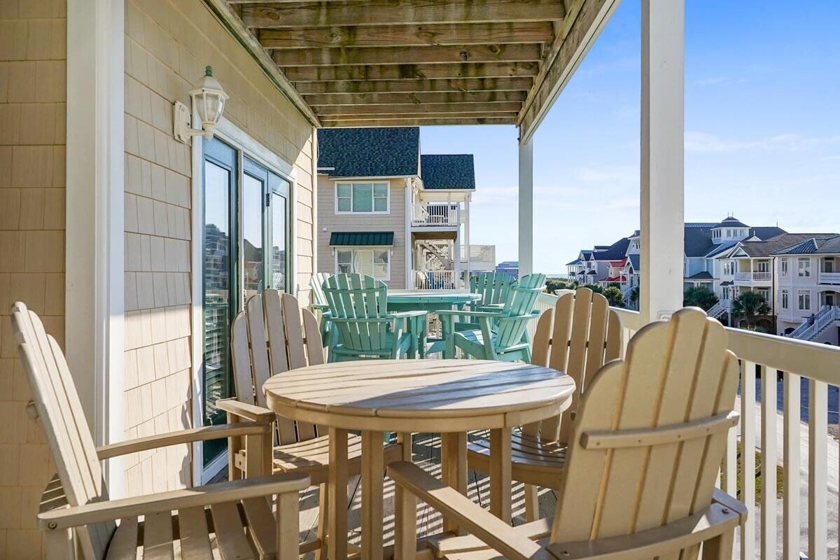 CottageVacations4u “BEACH HAVEN” ocean view-pool club-direct access to beach-dog friendly