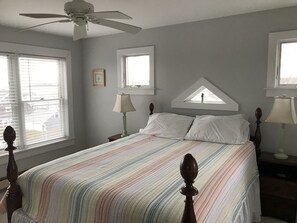 Main bedroom with queen bed.