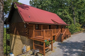 Side of cabin with view behind