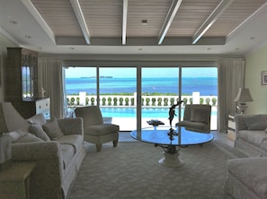 Living Room - cathedral ceiling and patio walkout