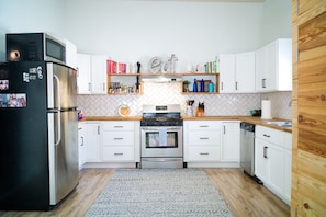 Full kitchen with all the fixins'