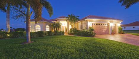 Wischis Florida Home - Vacation Rentals Cape Coral I Property Management I Real Estate