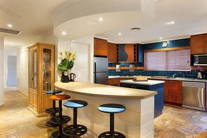 Large kitchen with every convenience 