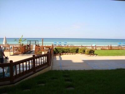 Mariner East-Ground floor, beach front - Great for kids/elderly - sleeps 6