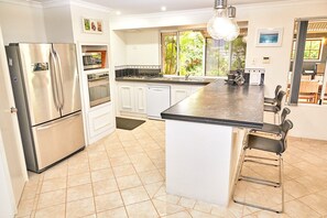 Lovely and bright modern kitchen with breakfast bar.