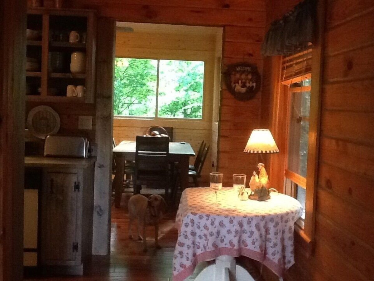 Quaint, Private log cabin mountain top retreat