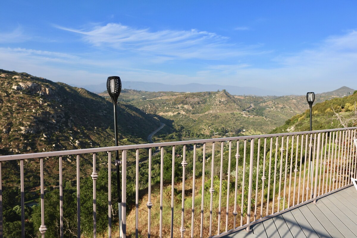 Quiet Hilltop Home With Stunning Hill Top And Valley Views