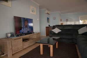 tv with sound bar and dvd