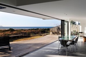 Bringing the seascape inside  (credit: Jeff Brass)