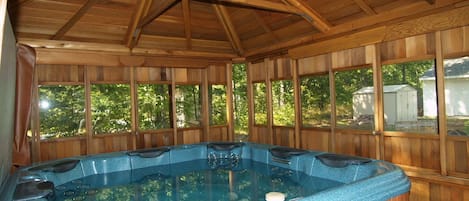 6 Person Bullfrog Spa in Cedar Gazebo, with Stereo, Rope Lighting