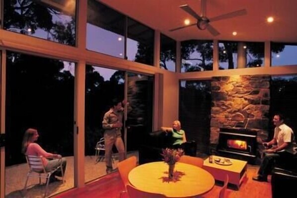 Ridgetop Retreats lounge
