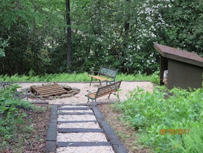 The fire pit is ready to cook some s'mores.