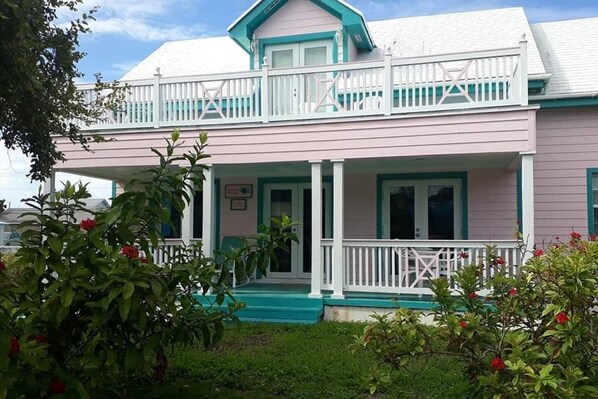 Your second home in the Bahamas facing the ocean!