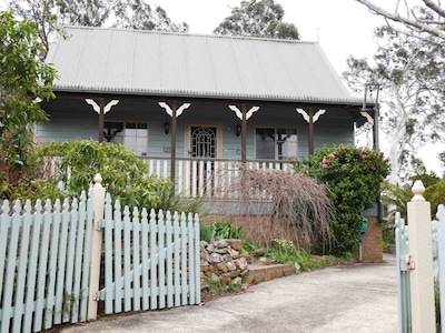 The Bird House - a family-friendly cottage in Katoomba