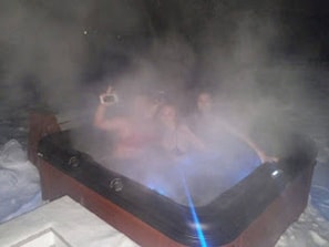 hot tub open all winter, large back yard, view of cranmore at night