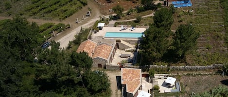 Aerial view with main house in the top half and the Cabana in the bottom half.