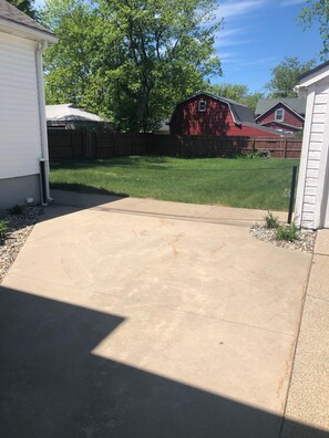 Retractable fence