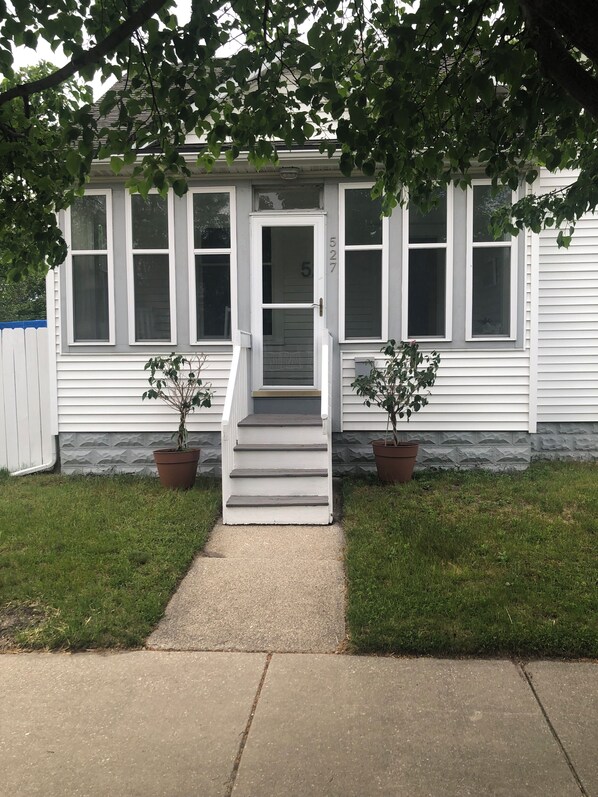 527 Jackson