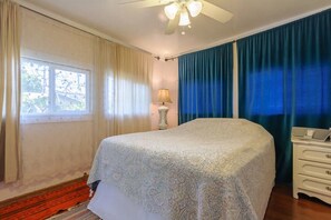Queen size orthopedic bed