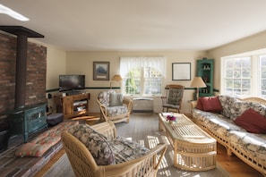 open living room - wi fi - cable tv  --radio  -- pine floors throughout