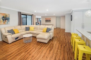 Living room (2)