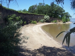 Easy access to beach, gradual slope in water.