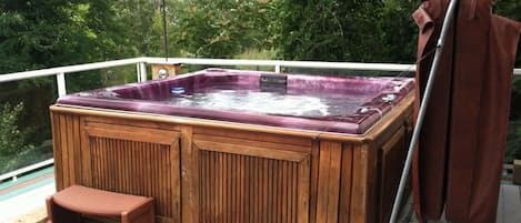 Extra large Hot Tub.
8 feet x 8 feet.