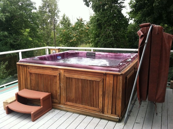 Extra large Hot Tub.
8 feet x 8 feet.