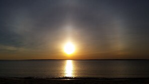 Find your romantic places = Lambert's Cove Beach