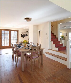 The open dining area seats 6.
