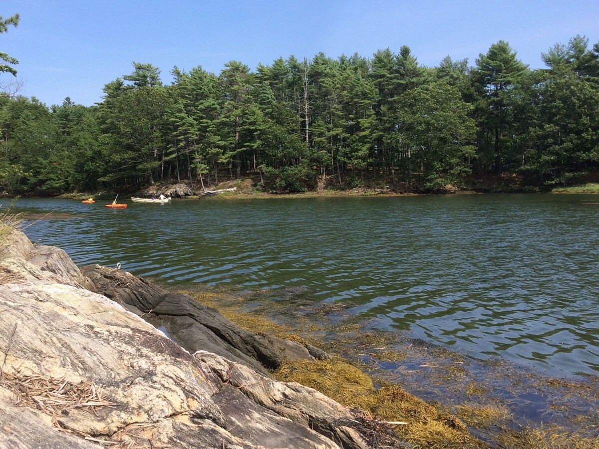 WATERFRONT COTTAGE on 53 acre private preserve, pet friendly