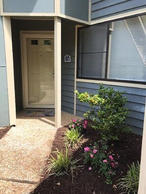 Entrance complete with storm door