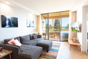 Living room AC or lani slider open with ocean breeze the choice is yours. 