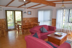 Lounge/dining