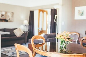 Cherry Cottage- Living