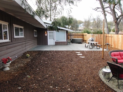 Natures River walk, 9 Miles To Yosemite, 3 to Bass Lake,Riverfront  2200 sq. ft.