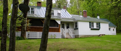 View of the Butternut Cottage as you arrive.