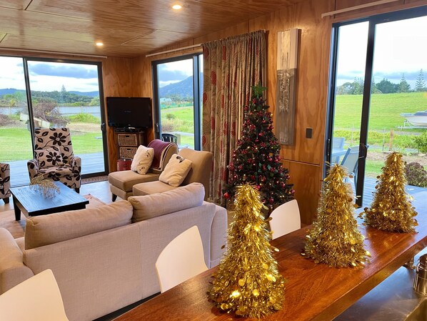 Private, spacious & comfortable, within walking & biking distance to the Heads