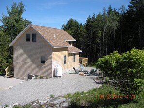 A back  and side view of Woodland Cottage III