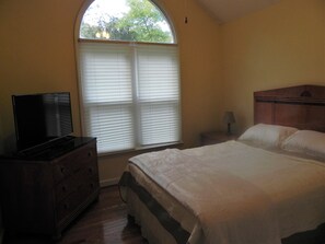 Queen bedroom