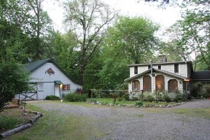 The bunkhouse can only be rented by riverlodge guests.