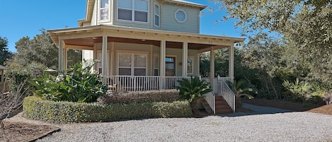 The 3 Little Birds -  Adorable 4 bd  3  ba  home in Crystal Beach area of Destin